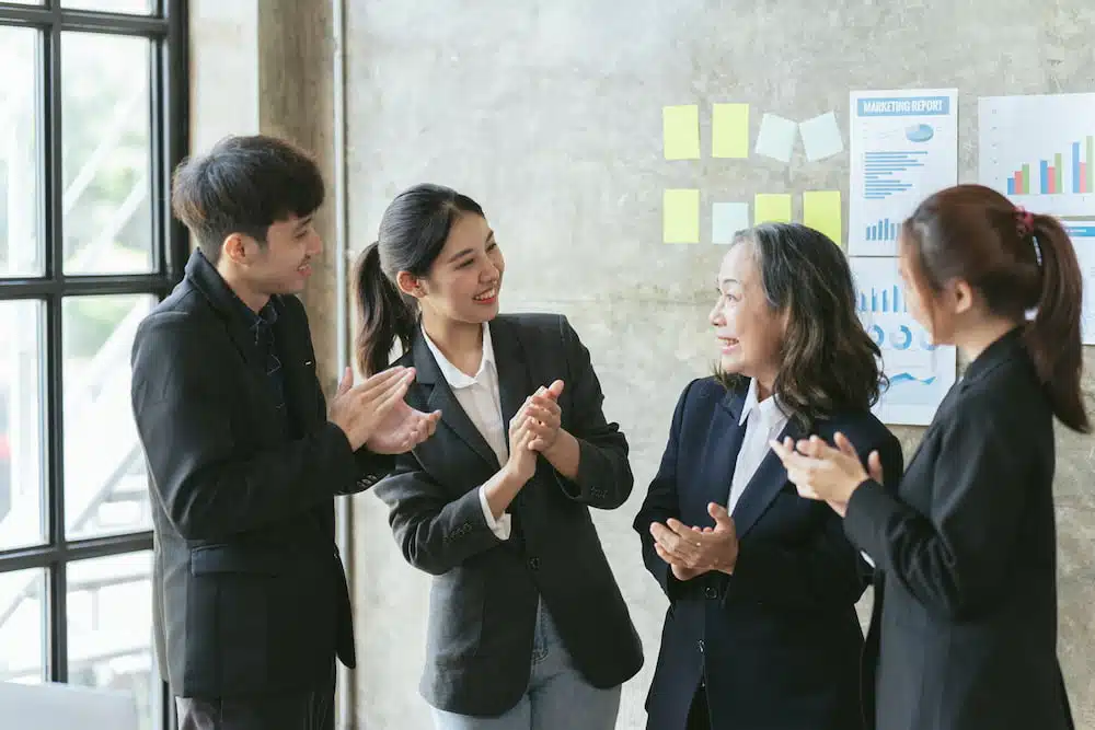 Employee's giving recognition to their colleague. 